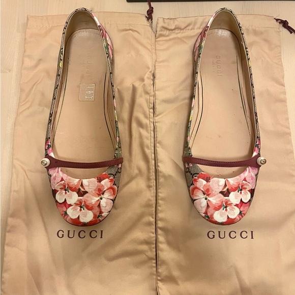 Gucci Shoes - Gucci Supreme Monogram Blooms Ballet Flats 38 Beige Multicolor Dry Rose